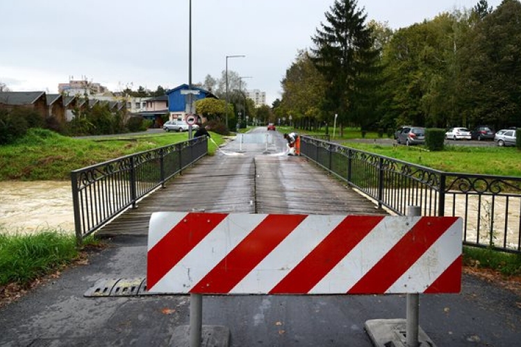 Belvíz - Vas megyében négy településen tizenöt lakóházat fenyeget a belvíz
