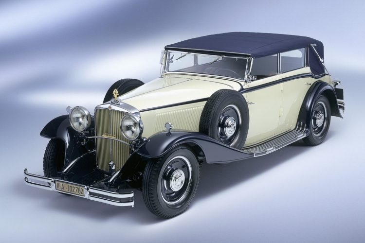 Luxusautók és egyéb járművek várják a látogatókat a Közlekedési Múzeumban