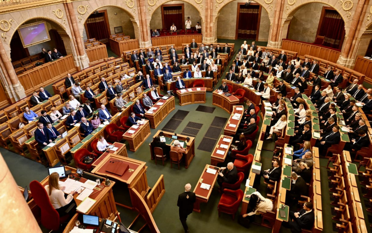 OGY - Vagyonnyilatkozatok - A kormánytagok közül Kapitány Istvánnak van a legnagyobb megtakarítása