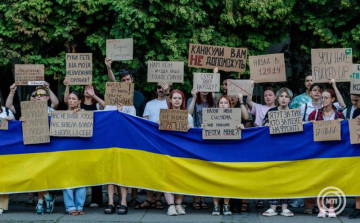 Ungváron második napja tüntetnek a korrupcióellenes hatóságok függetlenségét korlátozó törvény ellen