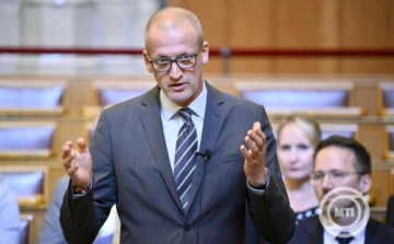 Tarr Zoltán: a forrásokat mostantól nem túlárazott presztízsberuházásokra fordítjuk