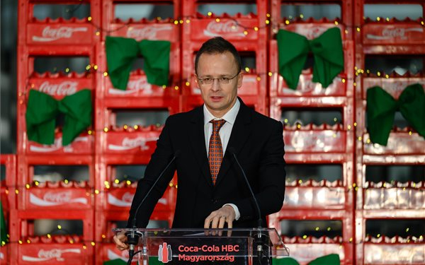 Szijjártó: Magyarország és a Coca-Cola újkori gazdaságtörténete összefonódott egymással