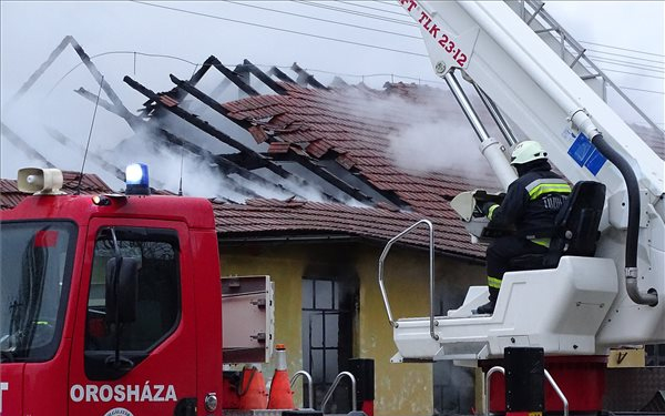 Tűz ütött ki egy szarvasi tollfeldolgozóban