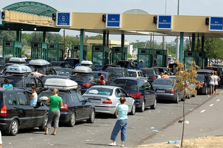 Több mint százezren lépték át a határt Röszkénél a hét végén