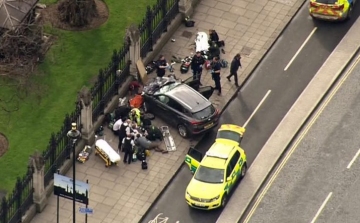 Négy halottja és legalább húsz sérültje van a londoni merényletnek
