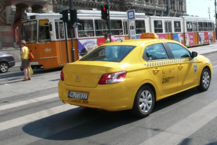 Mától csak sárga taxikkal lehet utazni Budapesten