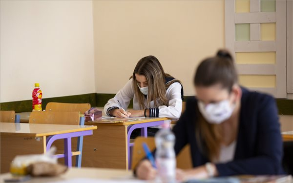 A német írásbelikkel folytatódnak az idegen nyelvi vizsgák