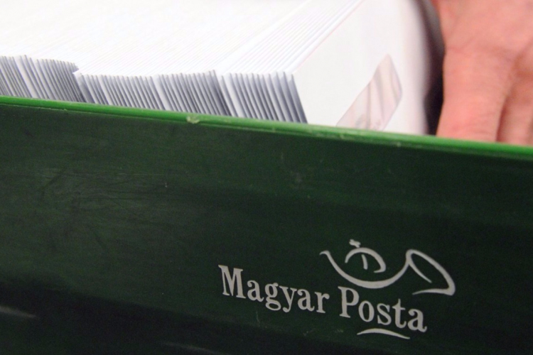 A 22 eurónál kisebb értékű, EU-n kívülről érkező küldeményeket is vámkezeli a posta mától