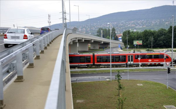 Ma a tömegközlekedésben is munkanapi menetrend lesz