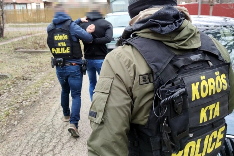 Akkor is üzletelt, amikor lecsaptak rá a rendőrök