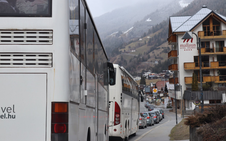 Hazatért 502 magyar a vesztegzár alá helyezett tiroli térségből