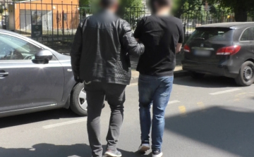 Kábítószer hatása alatt ugrott ki az ablakon a 17 éves fiú