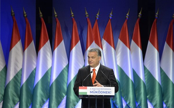 Évértékelő - Orbán: a népszavazás az új bevándorlási kvótarendszerről szól