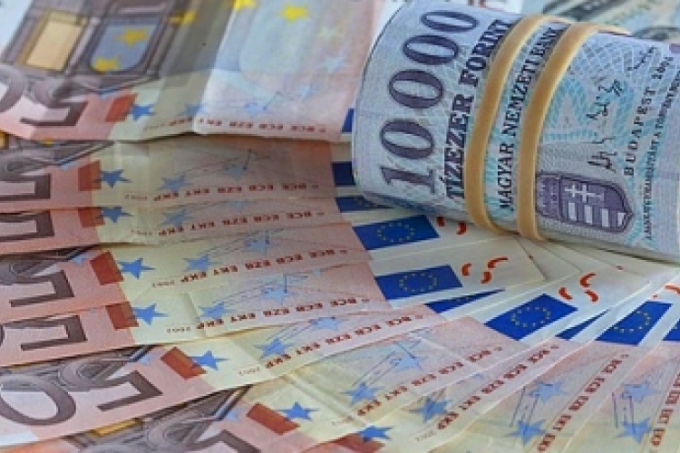 Devizahitel: egyes kérdésekben hétfőn dönthet a Kúria