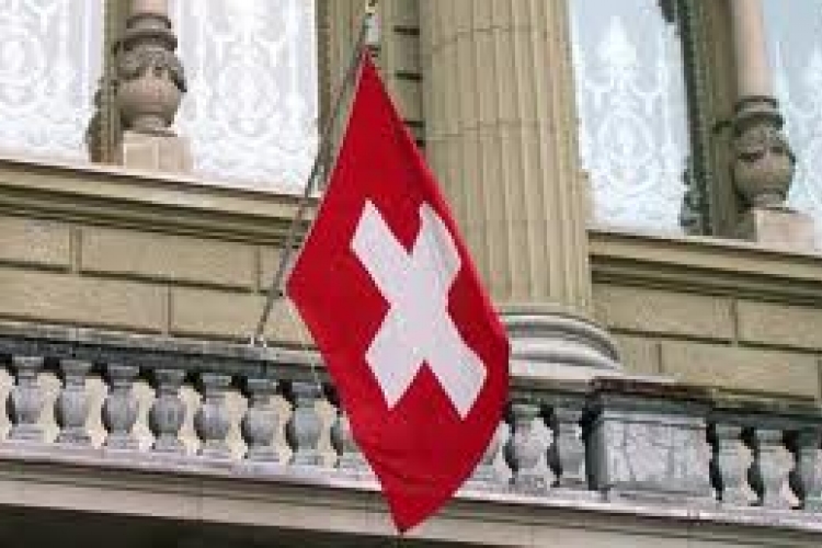 Újabb lépés az adóelkerülés ellen: Svájc is adatokat küld a NAV-nak