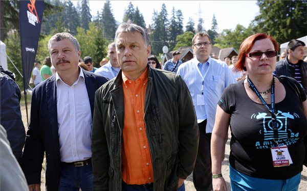 Tusványos - Orbán: a magyar kormány nemzeti gazdaságpolitikát folytat