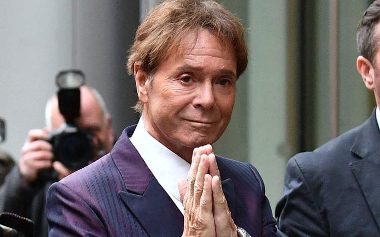 Cliff Richard új albummal jelentkezik