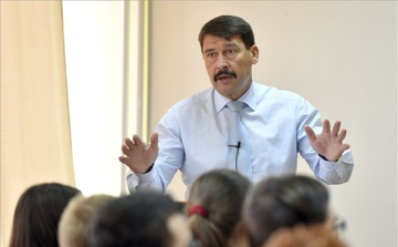 Áder János: hosszú távon nem fenntartható a jelenlegi fogyasztási kultúra