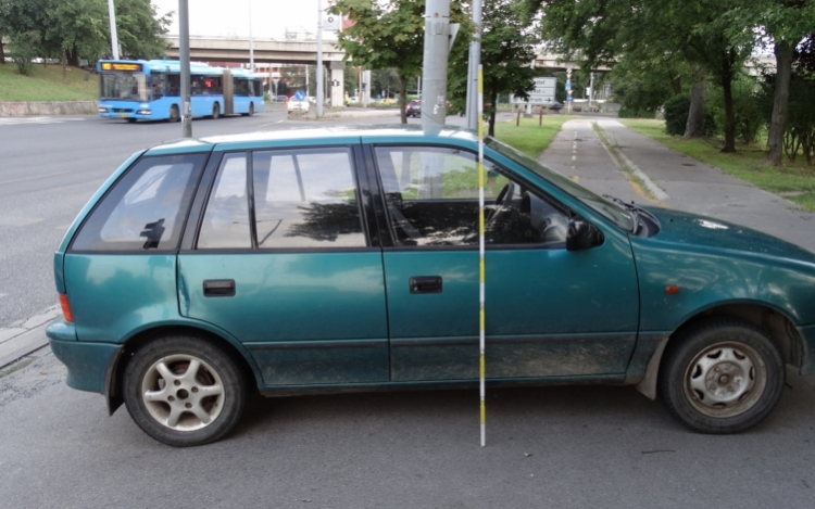 A fővárosig autózott a becskei autótolvaj, de kifogyott a benzin és vonatra szállt