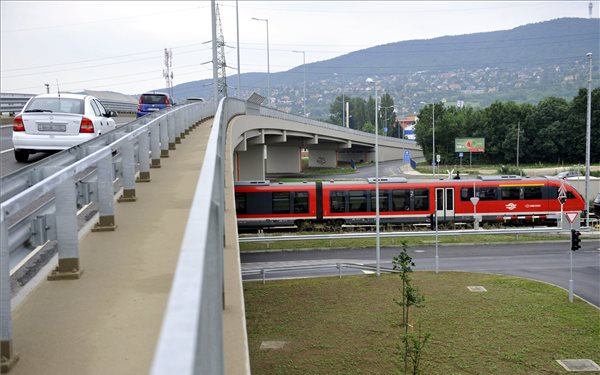 Ma a tömegközlekedésben is munkanapi menetrend lesz